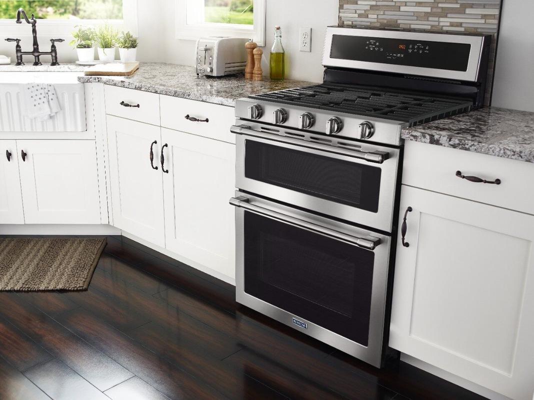 Maytag - 6 cu. ft  Gas Range in Stainless - MGT8800FZ