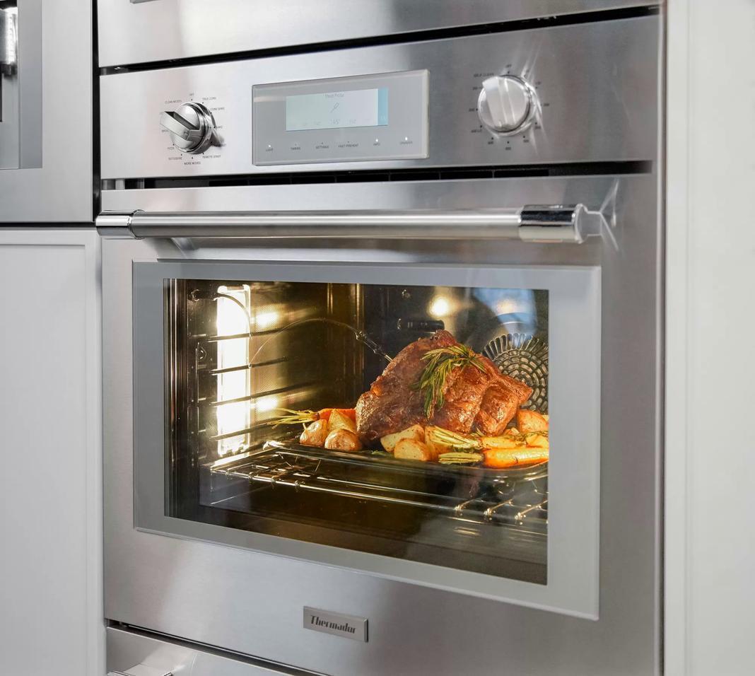 Thermador - 4.5 cu. ft Single Wall Oven in Stainless - PO301W