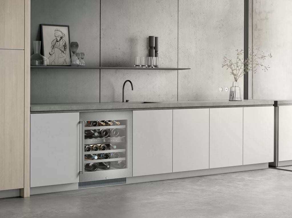 Gaggenau 23.5 Inch 4.3 cu. ft Built In / Integrated Wine Fridge Refr
