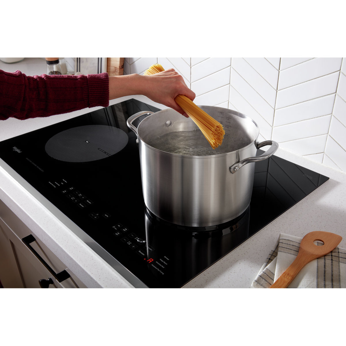 Whirlpool 30.75 inch wide Induction Cooktop in Black WCI55US0JS