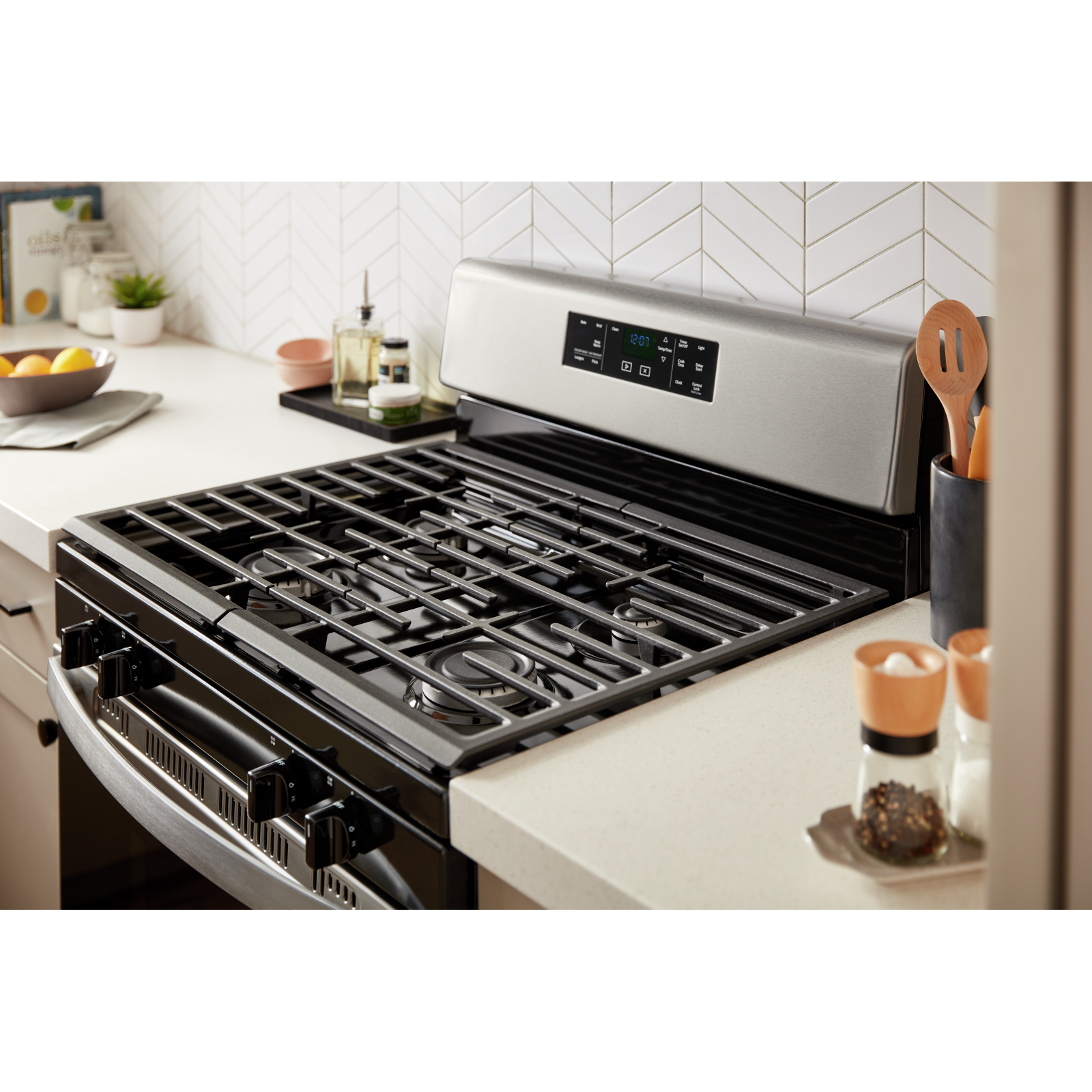 Whirlpool - 5 cu. ft  Gas Range in Stainless - WFG515S0MS
