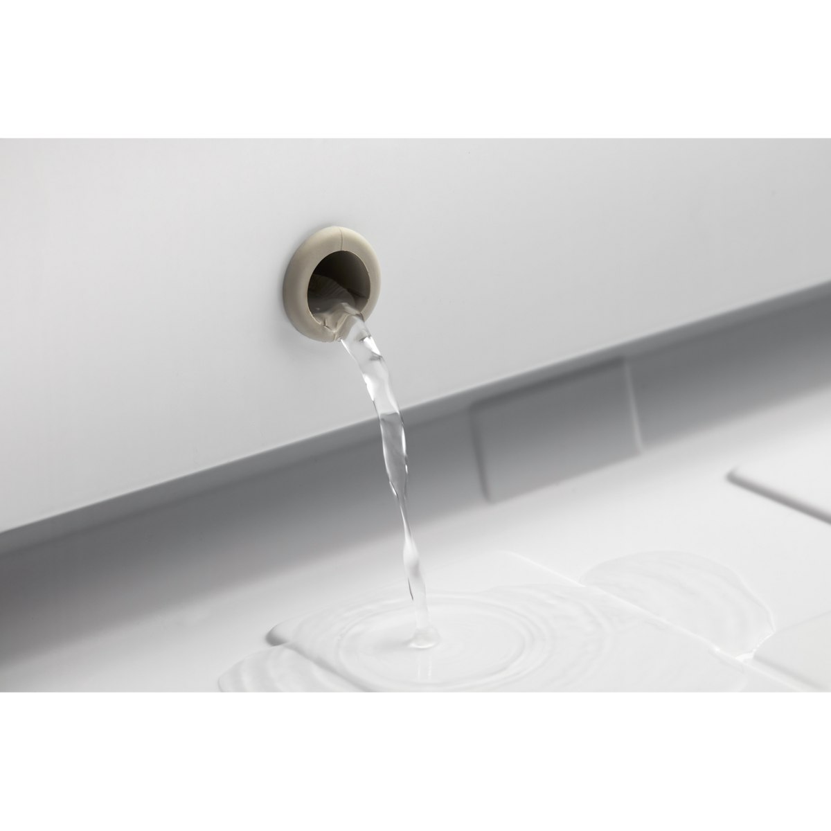 Whirlpool 16 cu. Ft Chest Freezer in White WZC5216LW