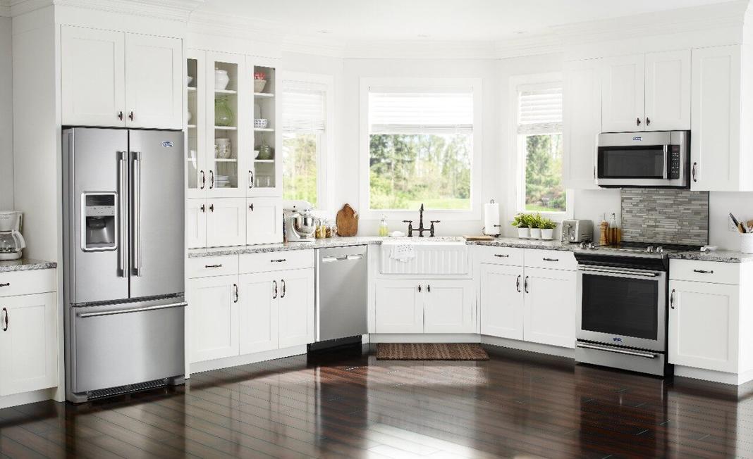 Maytag 6.4 cu. ft Electric Range in Stainless YMES8800FZ
